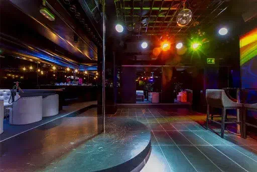 HOT LIVING CASTELLANA (Maison Close Madrid)