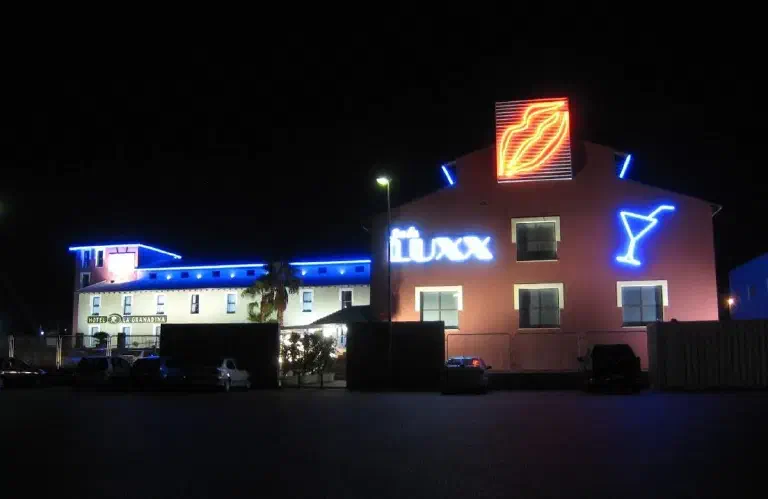 SALA LUXX PLAYGROUND (Maison Close Alicante)
